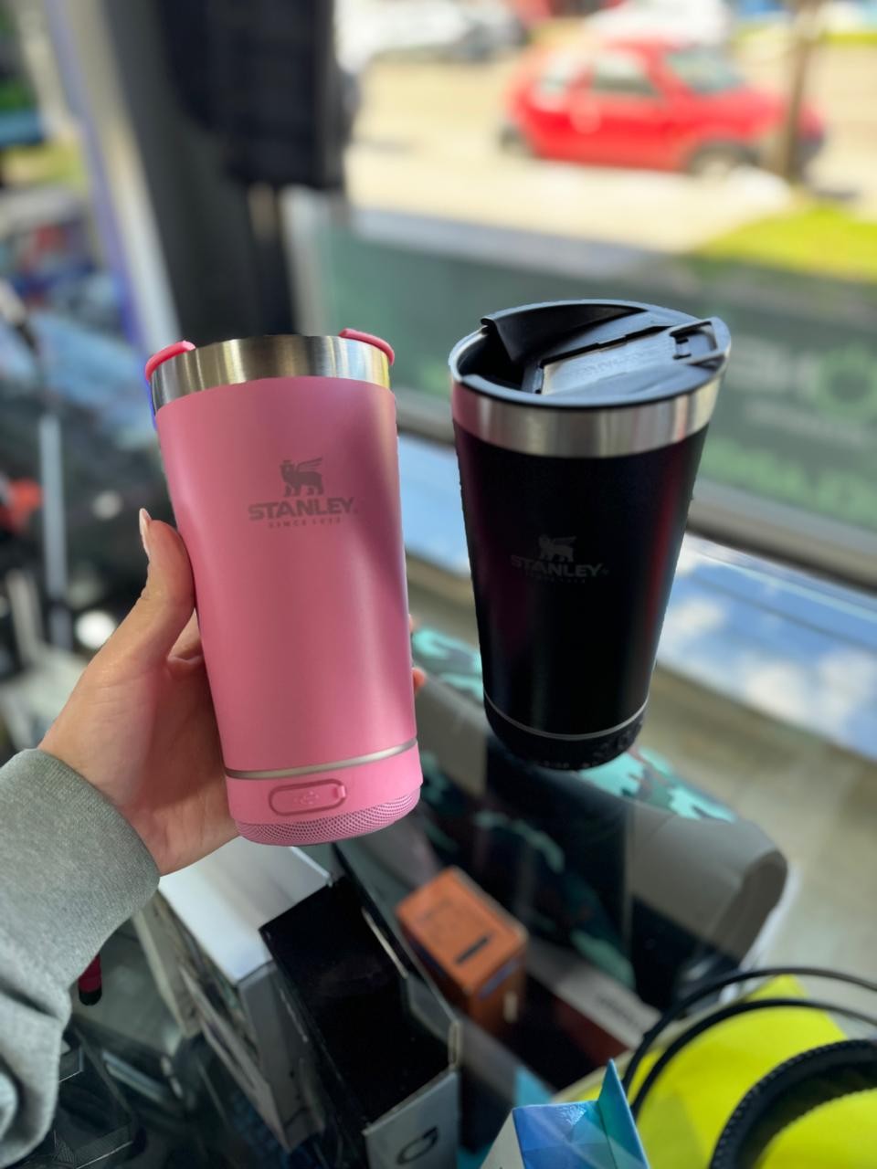 VASO TERMICO LED CON PARLANTE STANLEY